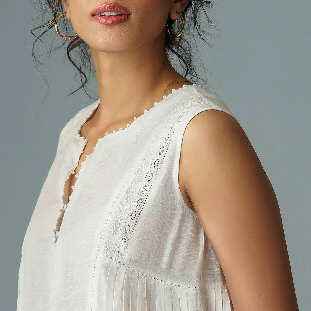 B77 Women's Flattering Top With A Flared Bodice In Silky Linen