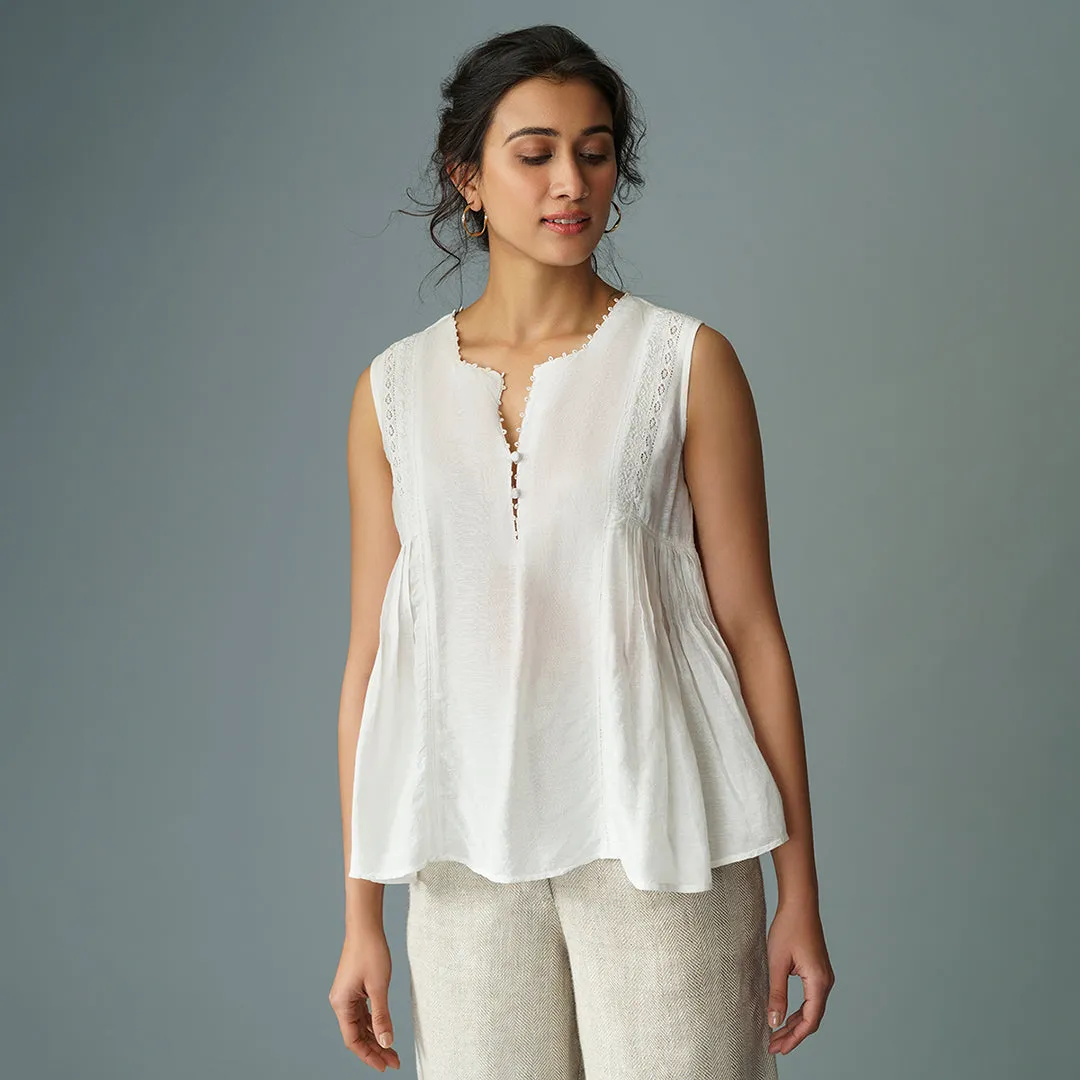 B77 Women's Flattering Top With A Flared Bodice In Silky Linen