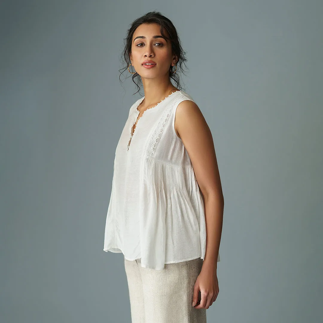 B77 Women's Flattering Top With A Flared Bodice In Silky Linen