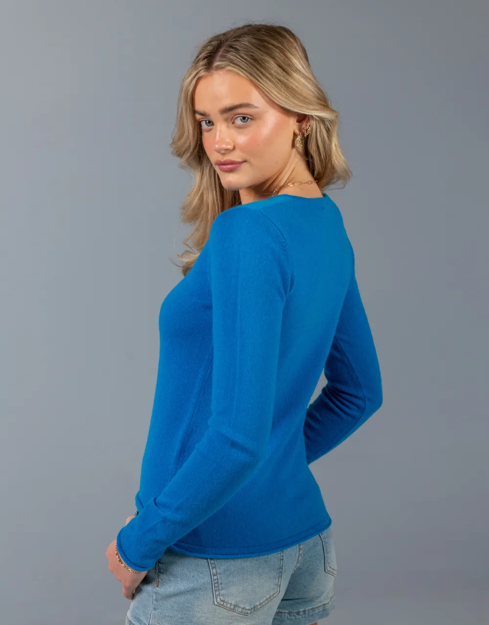 Cropped V Neck Cashmere Sweater in Azul