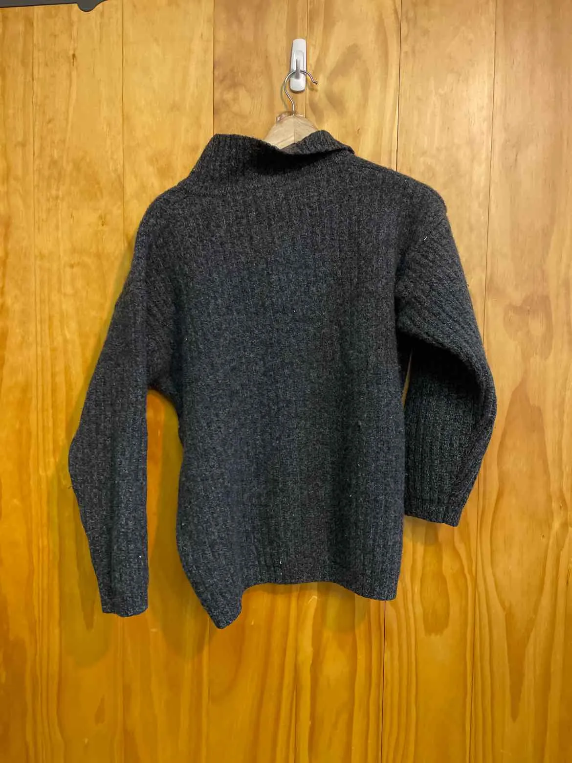 Size Large Eddie Bauer Women's Sweater & Sweatshirt