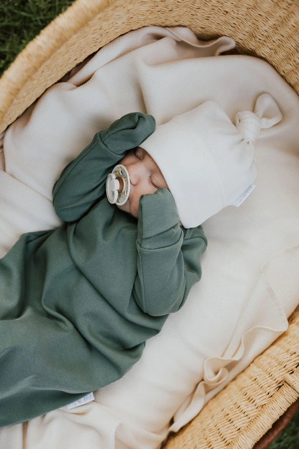 Zak & Zoé - Bonnet Nouveau-Né||Zak & Zoé - Newborn Knotted Hat